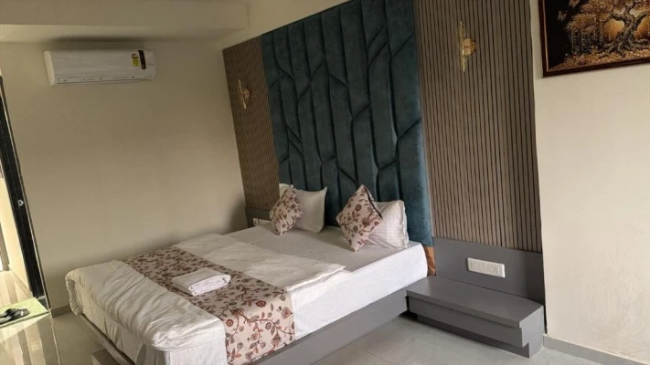 best corporate hotels in hotel runway vadodara