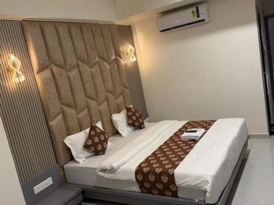 best corporate hotels in hotel runway vadodara