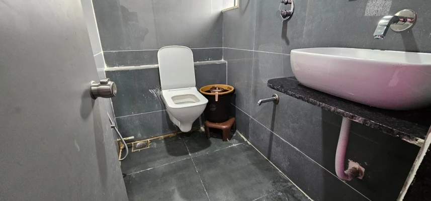 hotel with bar in karelibaug, vadodara - hotel s s town