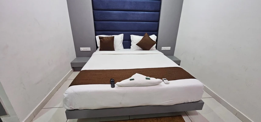 hotel with gym in karelibaug, vadodara - hotel s s town