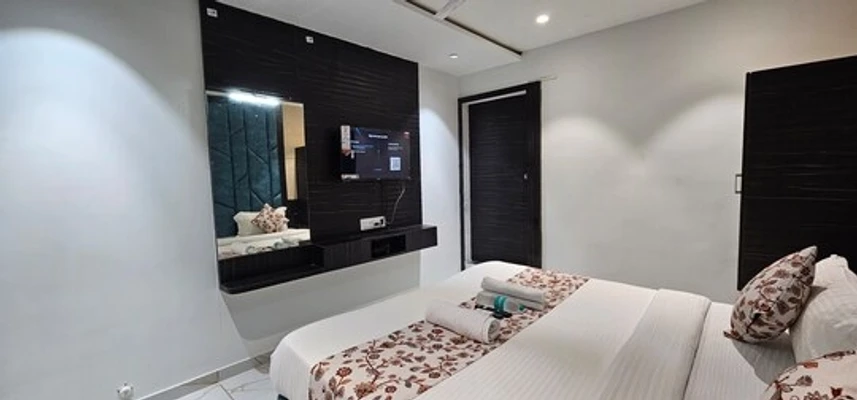 honeymoon hotels in hotel shyam palace vadodara