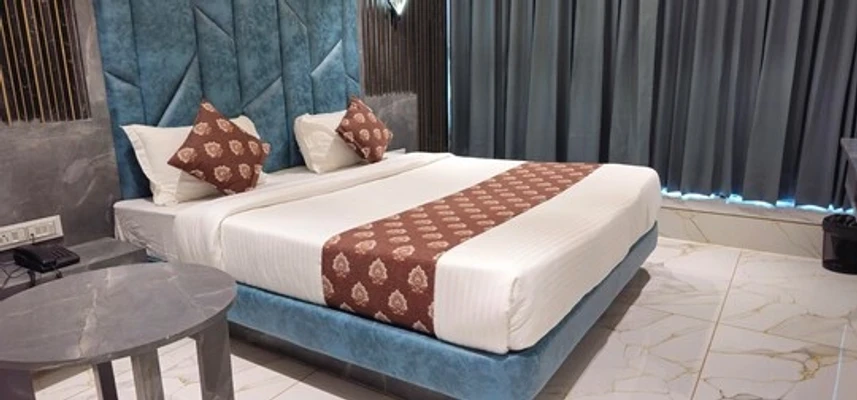 flexible hotel booking in hotel shyam palace vadodara