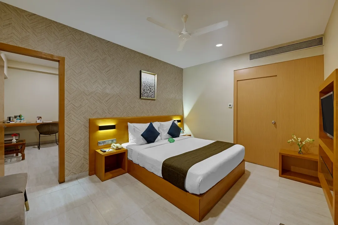 hotel with banquet hall in fatehgunj, vadodara - hotel suba elite vadodara