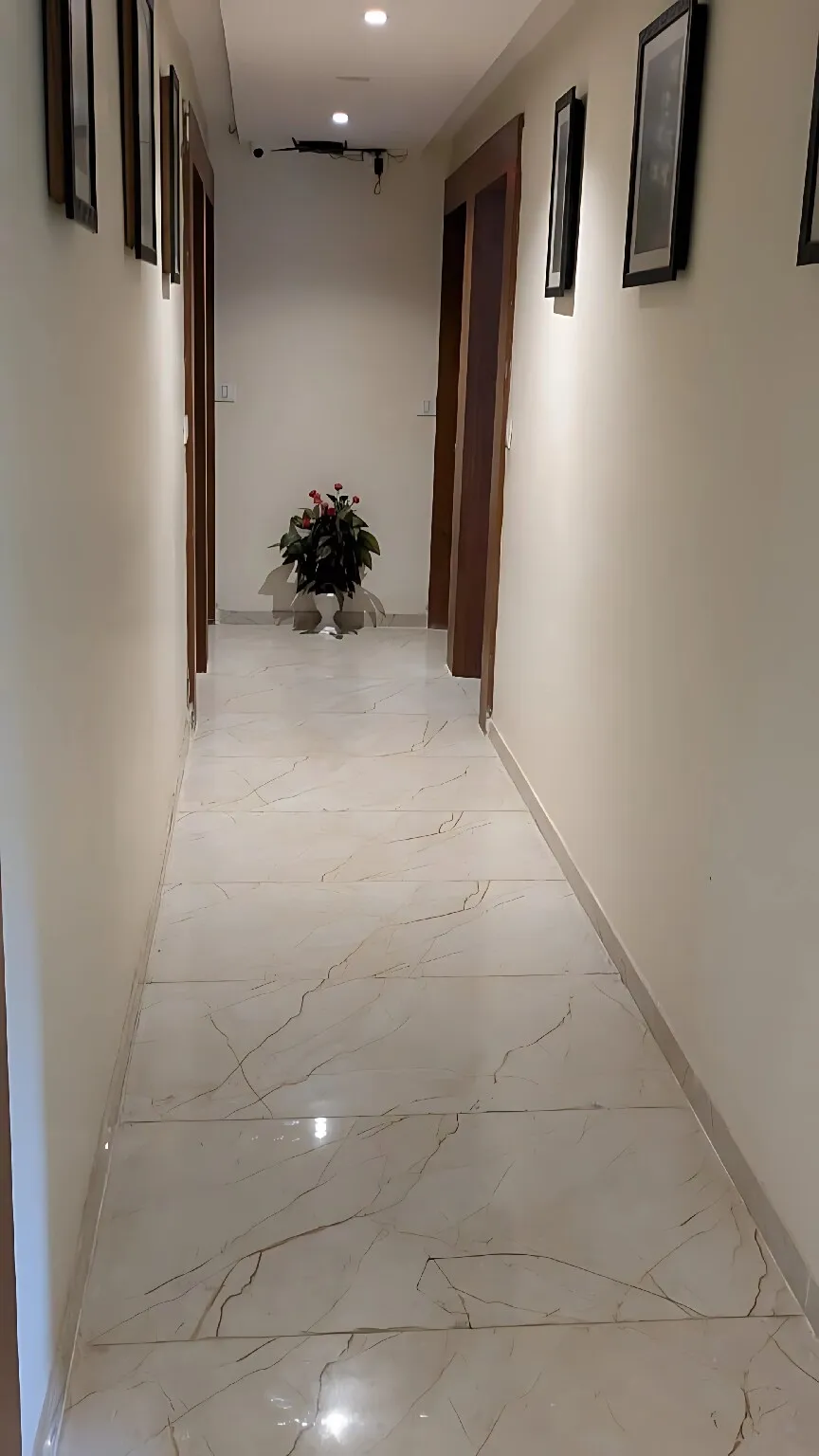 hotel with free parking in makarpura, vadodara - hotel vr inn