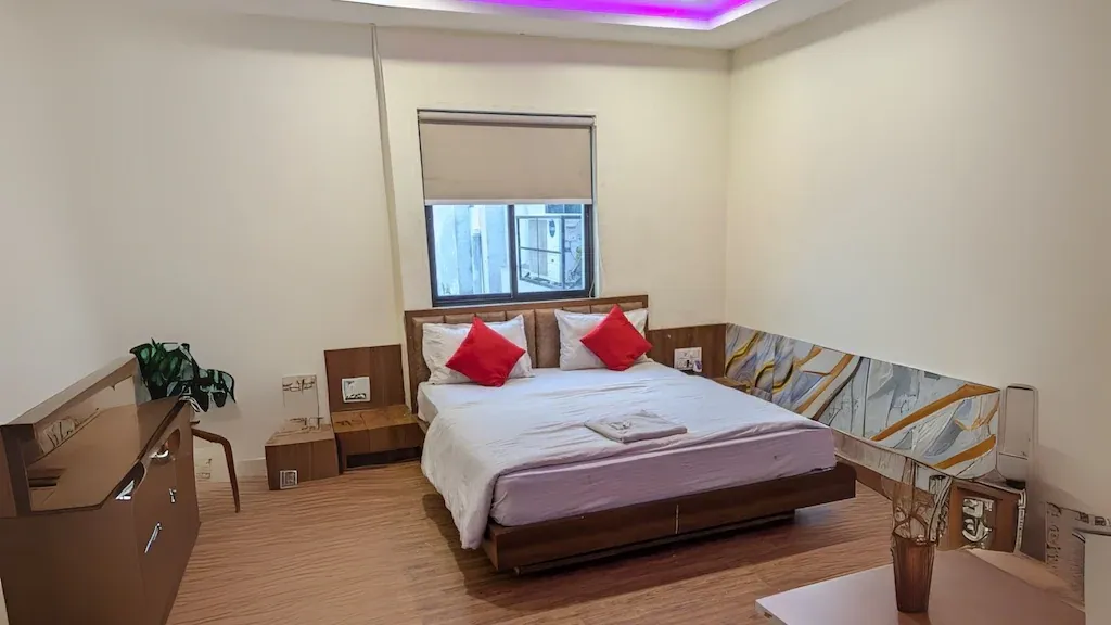online room booking in makarpura, vadodara - hotel vr inn