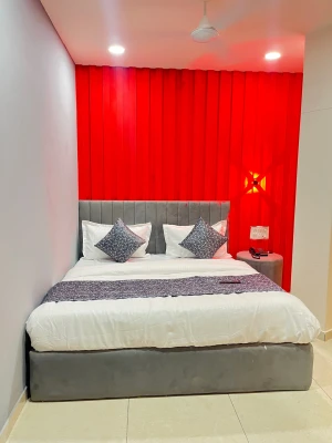 jacuzzi hotel in makarpura main road, vadodara - hotel x fortune