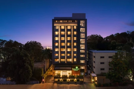 online room booking in akota, vadodara - lemon tree premier vadodara