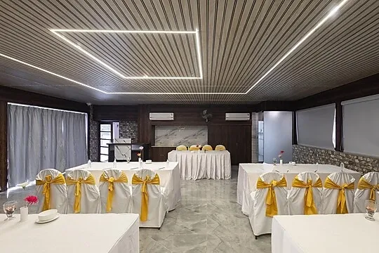 hotel with swimming pool in sayajiganj, vadodara - pravasa hotel by sapphire