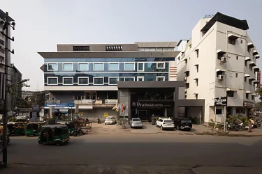 hotel in sayajiganj, vadodara for couples - pravasa hotel by sapphire