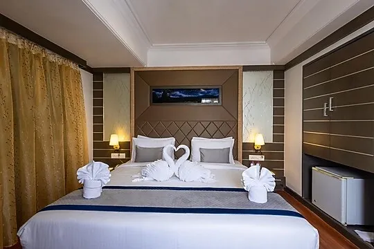 hotel with party hall in sayajiganj, vadodara - pravasa stay vadodara