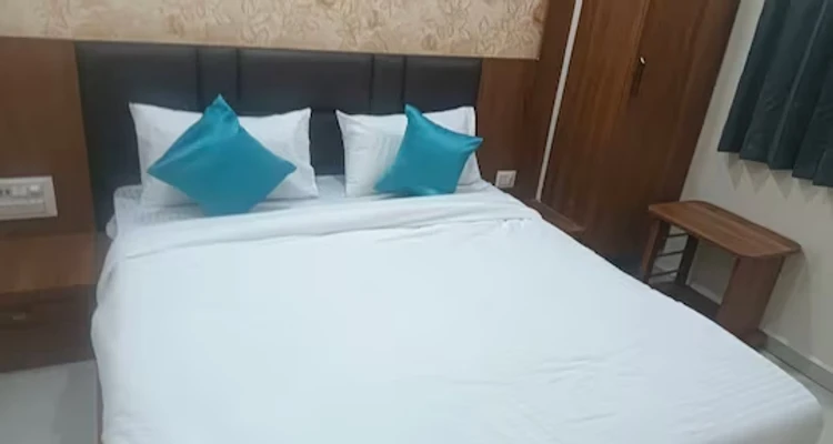 hotel room booking in ajit nagar, vapi - hotel empire rooms