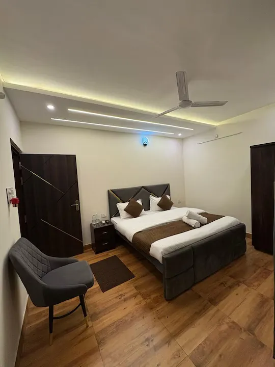3 star hotel in buddh vihar, varanasi - aks grand