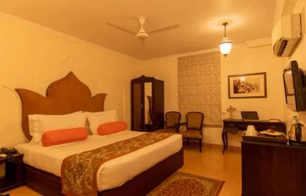 Hotel with bar in shivala ghat, varanasi - amritara suryauday haveli