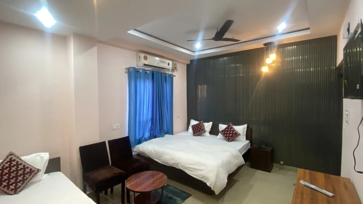 hotel with banquet hall in sundarpur, varanasi - arvi guest house