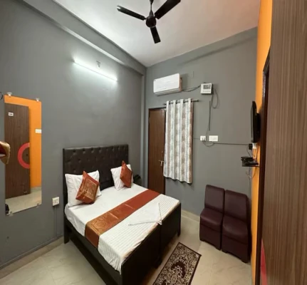 hotel with free parking in nagwa lanka, varanasi - hotel aprajita