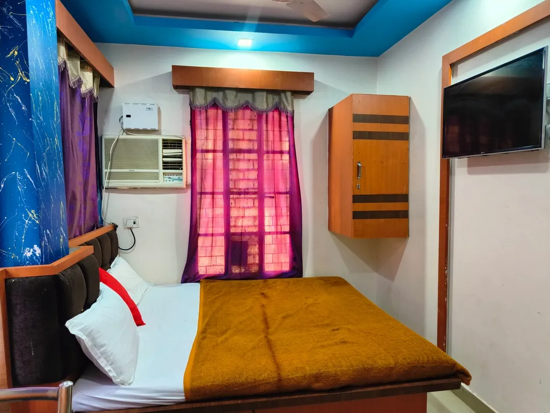 unmarried couple friendly hotels in hotel h m international varanasi