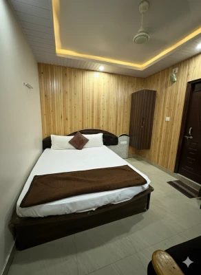 hotels for unmarried couples in hotel h m international varanasi