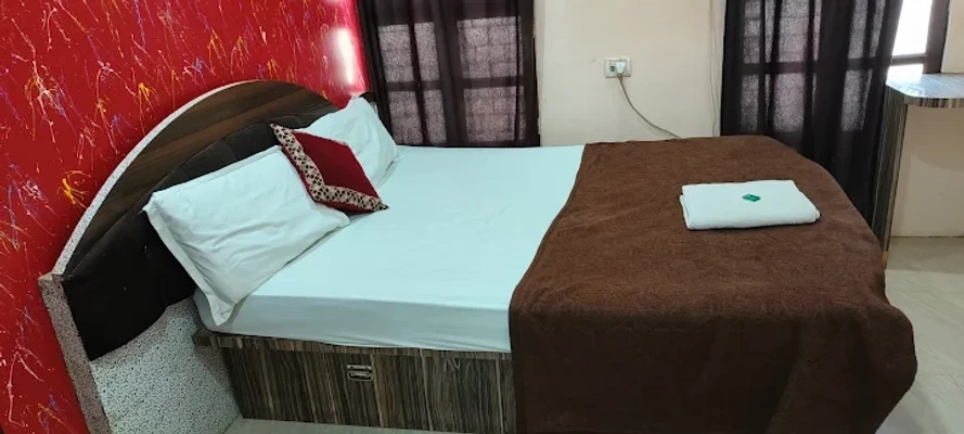 best unmarried couple friendly hotels in hotel h m international varanasi