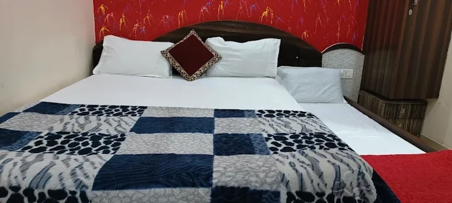 luxury hotels in hotel h m international varanasi