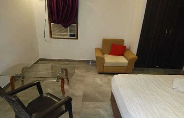 night stay hotels in the pulick home varanasi