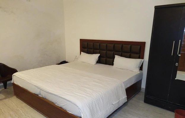 3 star hotels in the pulick home varanasi