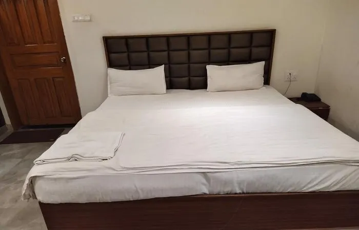 budget hotels in the pulick home varanasi