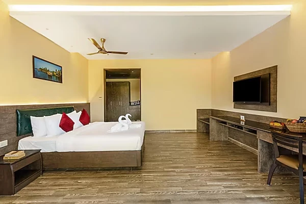 hotel near varkala railway station - alaya stays by elivaas still waters varkala