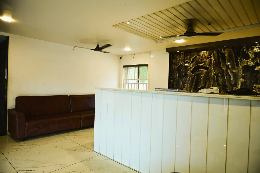 hotel with banquet hall in governor peta, vijayawada - hotel grand city