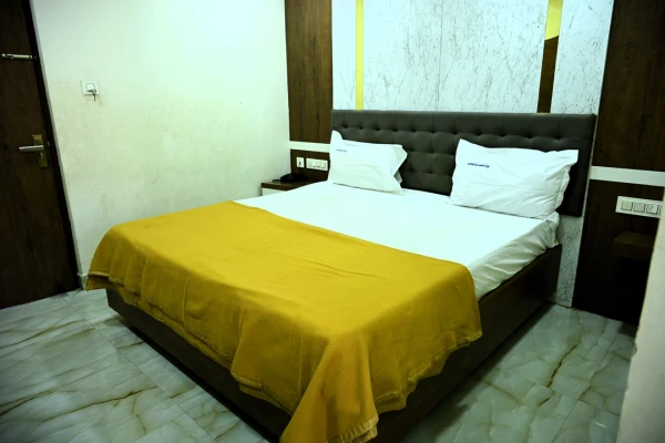 hotel with free parking in governor peta, vijayawada - hotel grand city