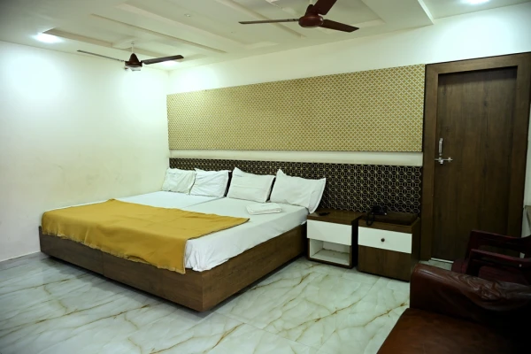 jacuzzi hotel in governor peta, vijayawada - hotel grand city