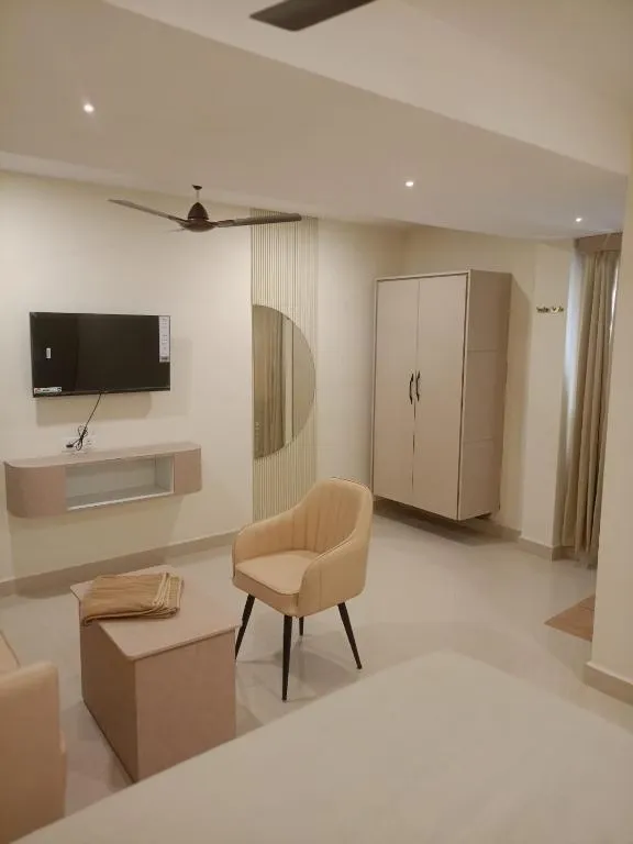 hotel in labbipet, vijayawada for couples - hotel maruti inn