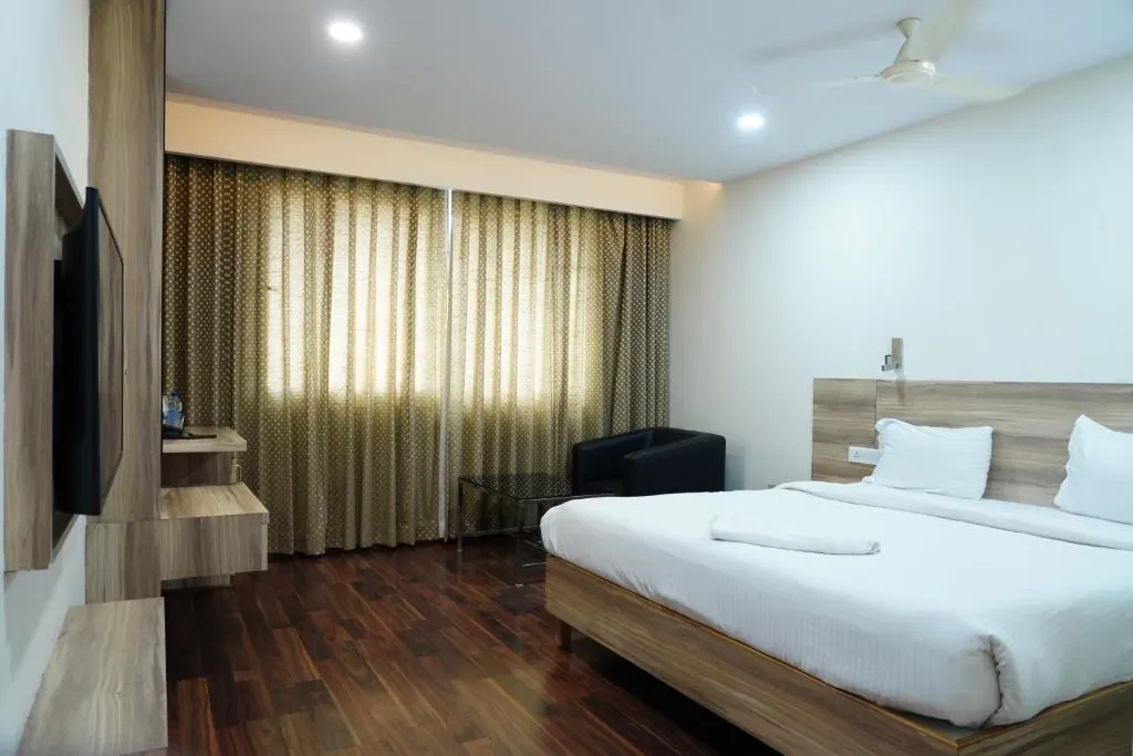 3 star hotel in governor peta, vijayawada - hotel rn grand