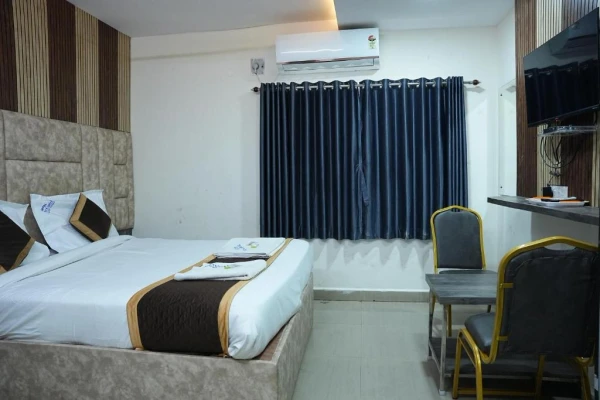 hotel with gym in gandhi nagar, vijayawada - hotel savithas grand