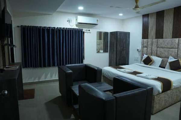 hotel with swimming pool in gandhi nagar, vijayawada - hotel savithas grand