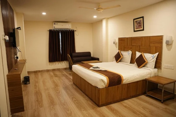 hotel with bar in gandhi nagar, vijayawada - hotel savithas grand