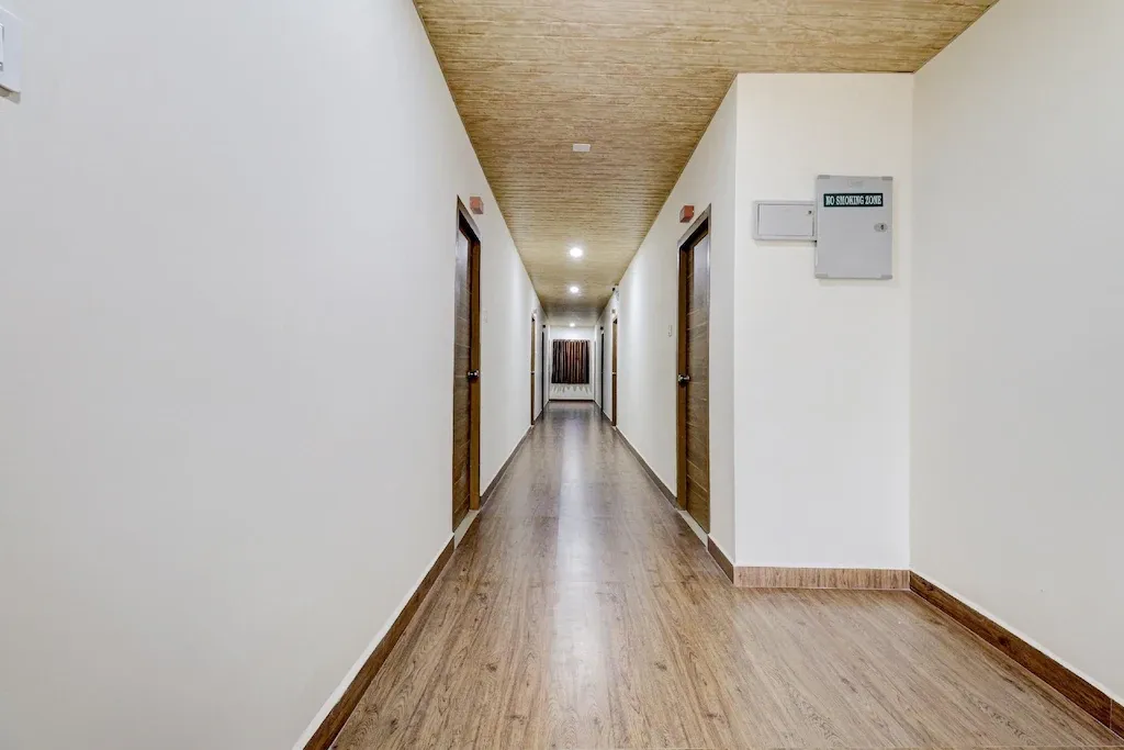 hotel with free parking in gandhi nagar, vijayawada - hotel savithas grand