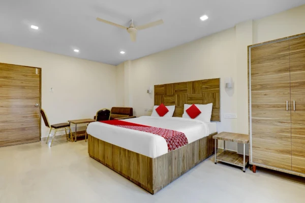 hotel with banquet hall in gandhi nagar, vijayawada - hotel savithas grand