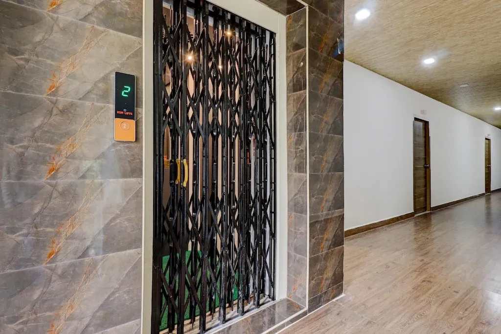 hotel with gym in gandhi nagar, vijayawada - hotel savithas grand