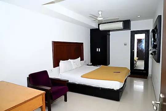 hotel in benz circle, vijayawada for couples - hotel swagath inn
