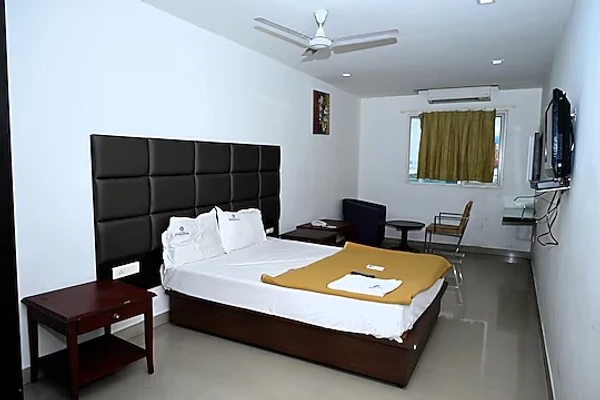 hotel in benz circle, vijayawada for family - hotel swagath inn