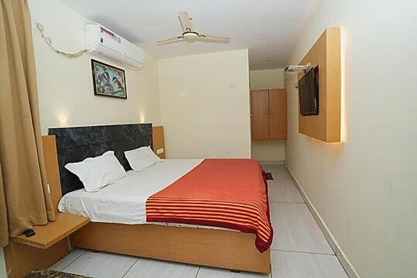 jacuzzi hotel in labbipet, vijayawada - sri subhamasthu grand