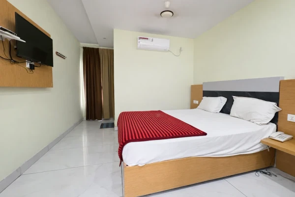 hotel with free parking in labbipet, vijayawada - sri subhamastu grand