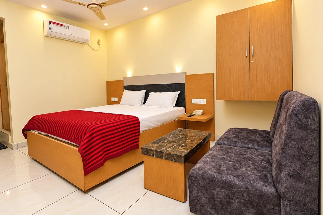 labbipet, vijayawada hotel booking - sri subhamastu grand