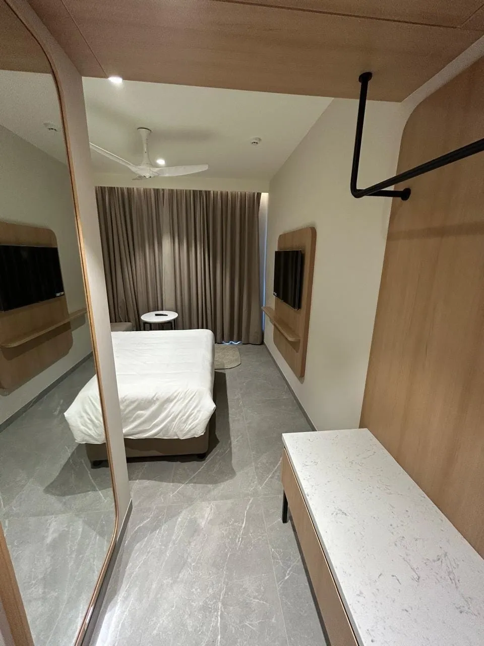 hotel with free parking in sheela nagar, visakhapatnam - 7 apple hotel vizag