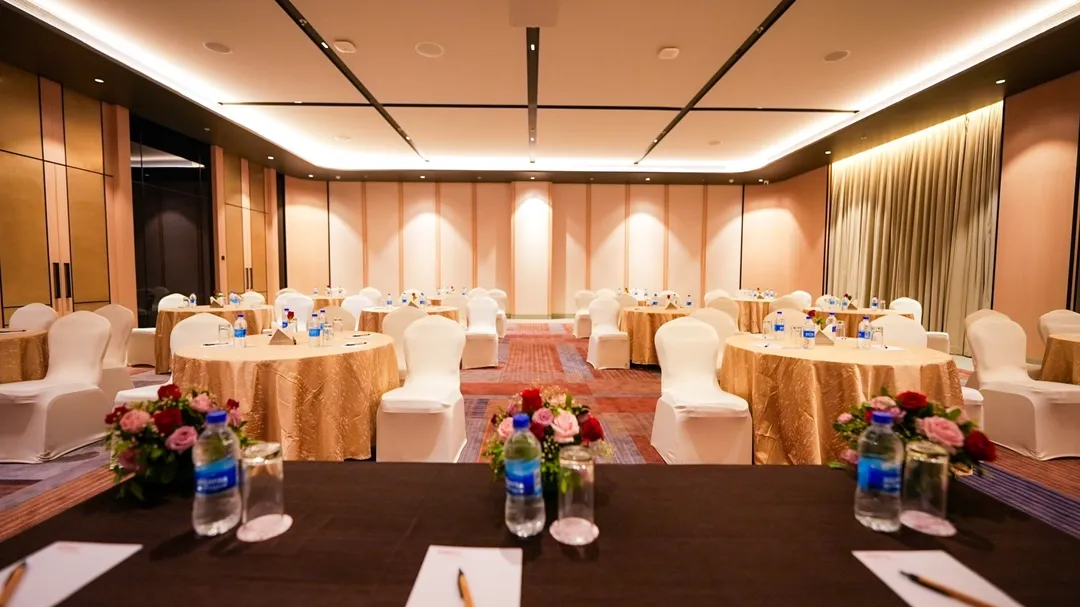 hotel with bar in sheela nagar, visakhapatnam - 7 apple hotels vishakhapatnam