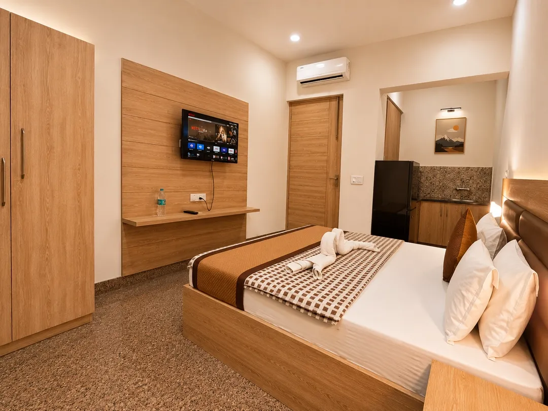 hotel with meeting room in devi atlas road, vrindavan - hotel devi ram atithi bhawan near banke bihari mandir