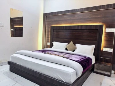 hotel with banquet hall in chhatikara, vrindavan - hotel mohini kunj vrindavan by hrg