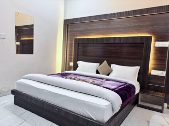 hotel with banquet hall in chhatikara, vrindavan - hotel mohini kunj vrindavan by hrg