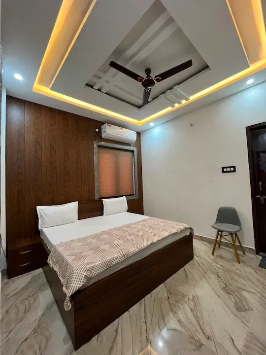 hotel near vrindavan railway station - shri ladli stays inn