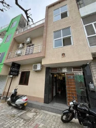 hotel in chaitanya vihar, vrindavan for couples - shri ladli stays inn